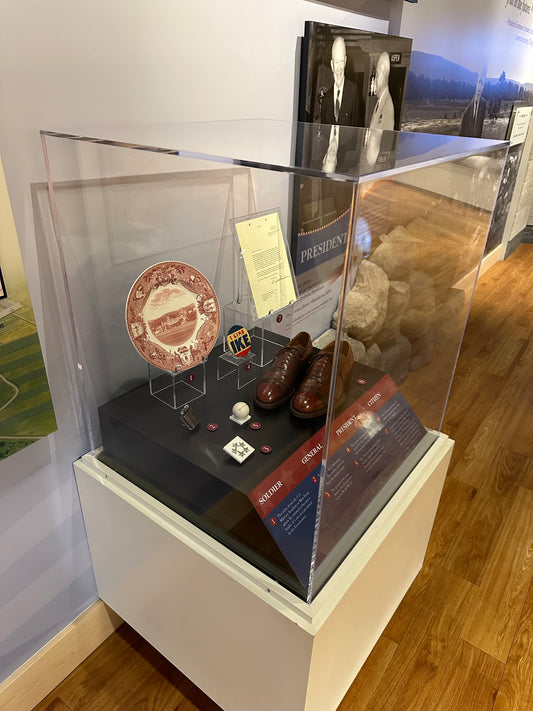 Custom made acrylic display cases and boxes for museums exhibition and trade shows
