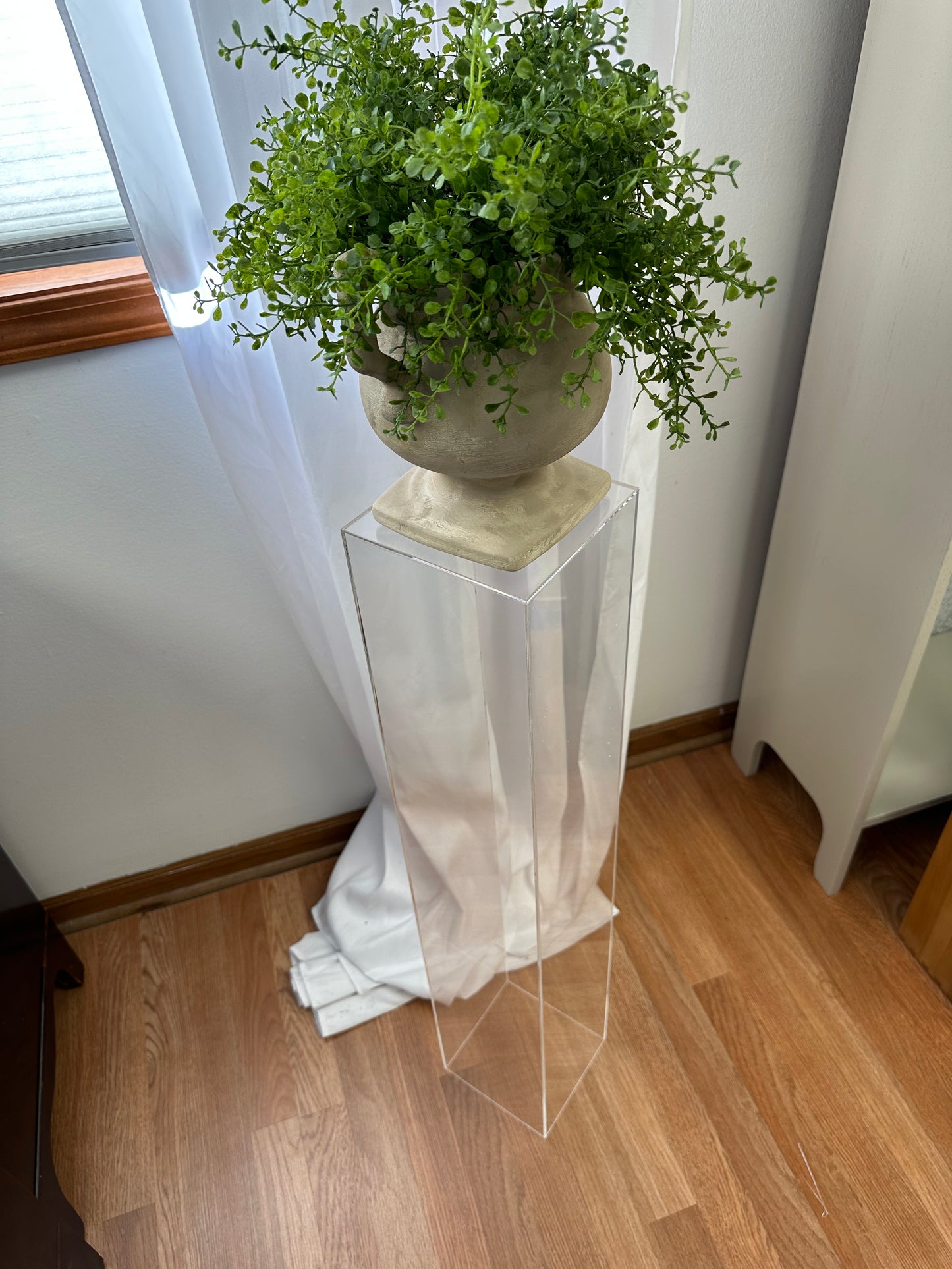 Long Acrylic Wedding Display Pedestal